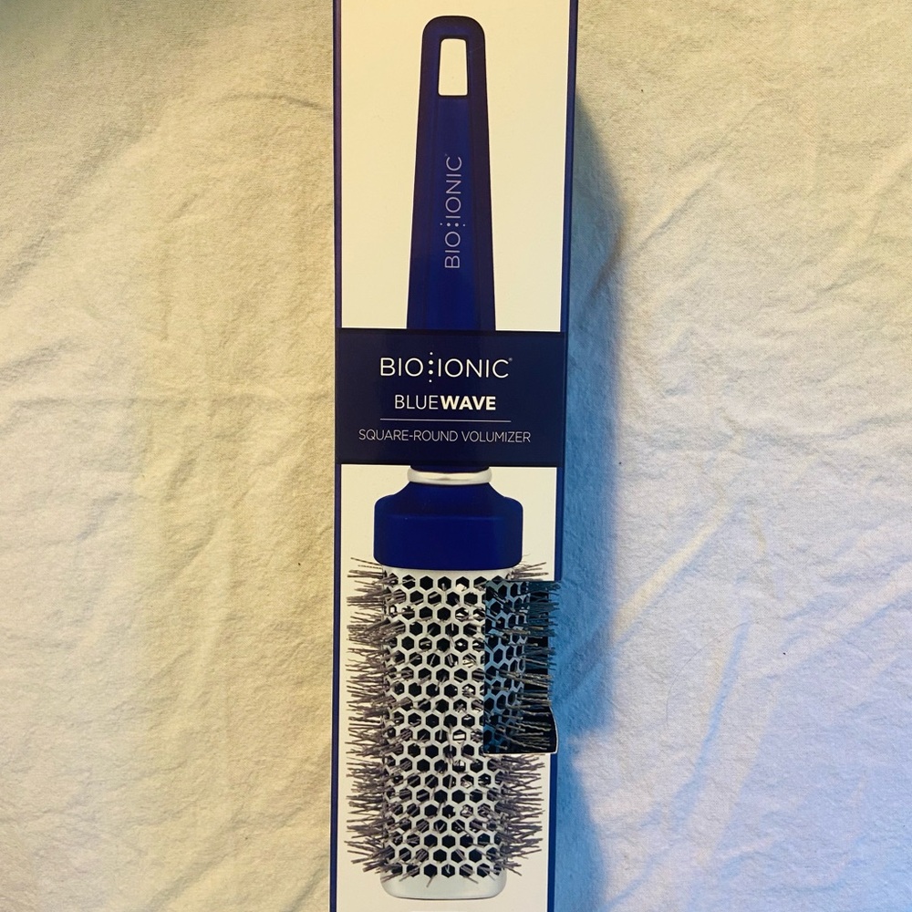 NEW- BIO IONIC Bluewave Nanoionic Conditioning Brush - With Packaging